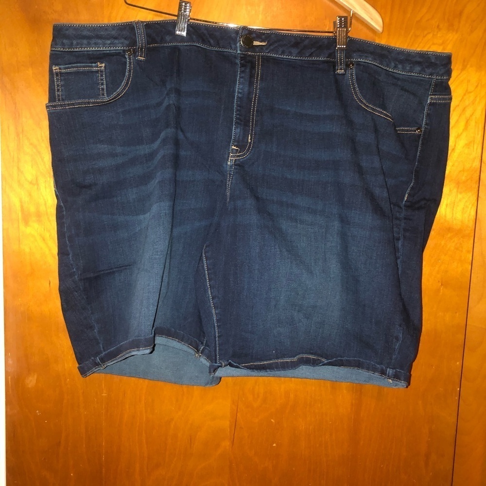 𝅺Lane Bryant jean Bermuda shorts denim size 28